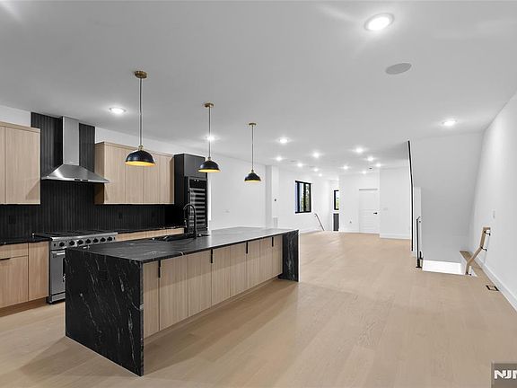 2nd image of 704 Chestnut Street #B
