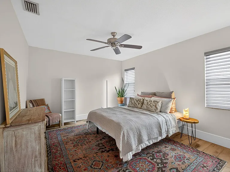 12897 La Rochelle Cir — Photo 35