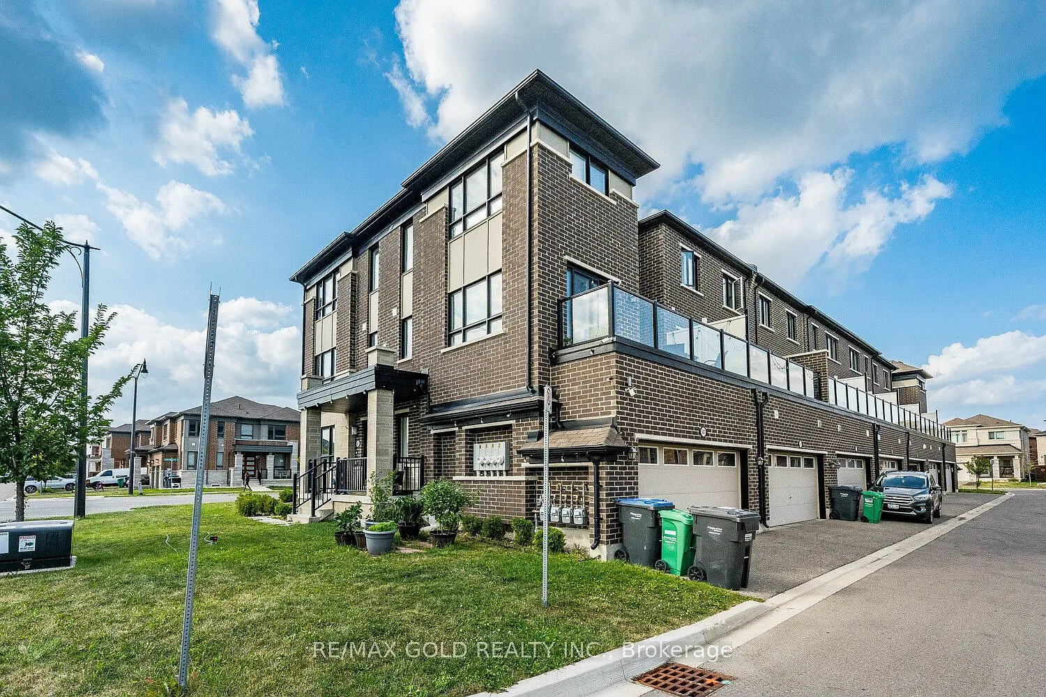 4 bed, $2,950 — Photo 2