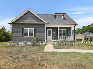 1225 Oak Grove Rd, Dickson, TN 37055