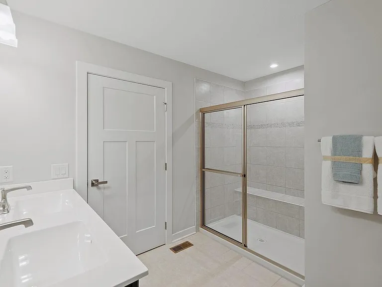 3695 Mayfield Rd — Photo 10