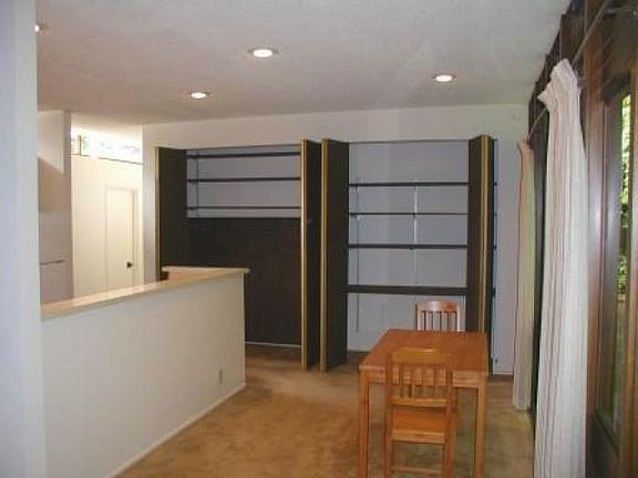 4th image of 16235 NE 12th Pl