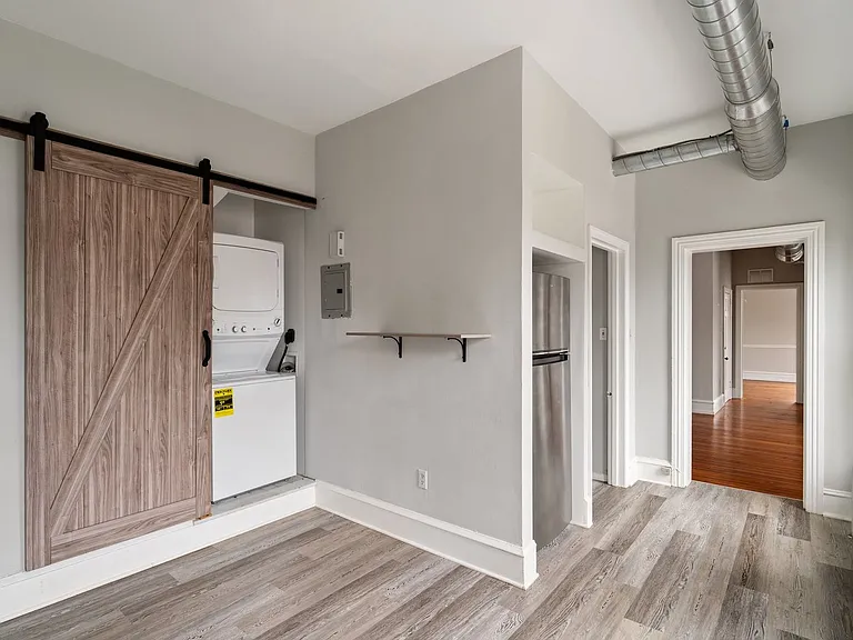 201 W Barnard St — Photo 14