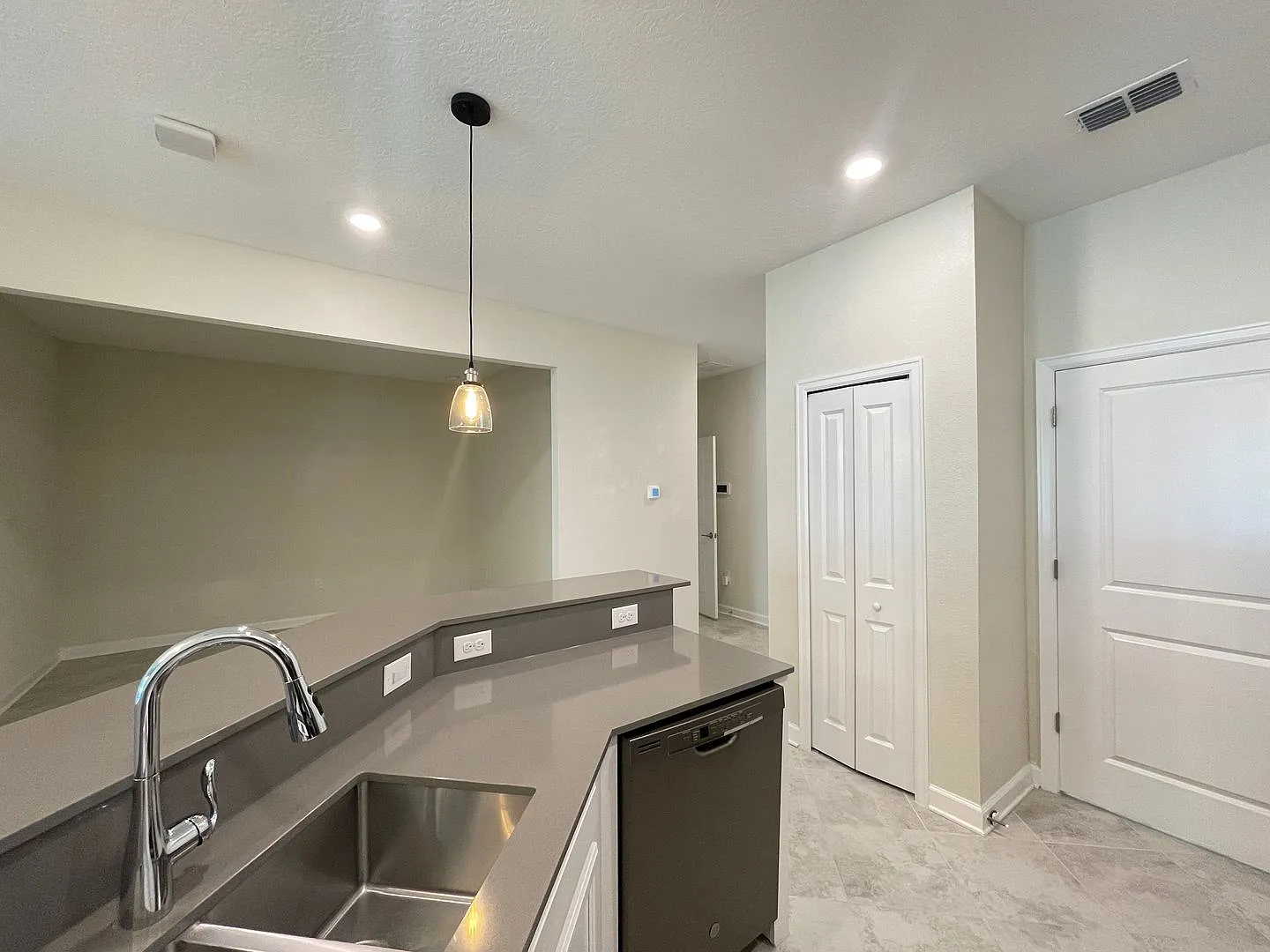 Championsgate villa in gated golf community with Resort style amenities! — Photo 4