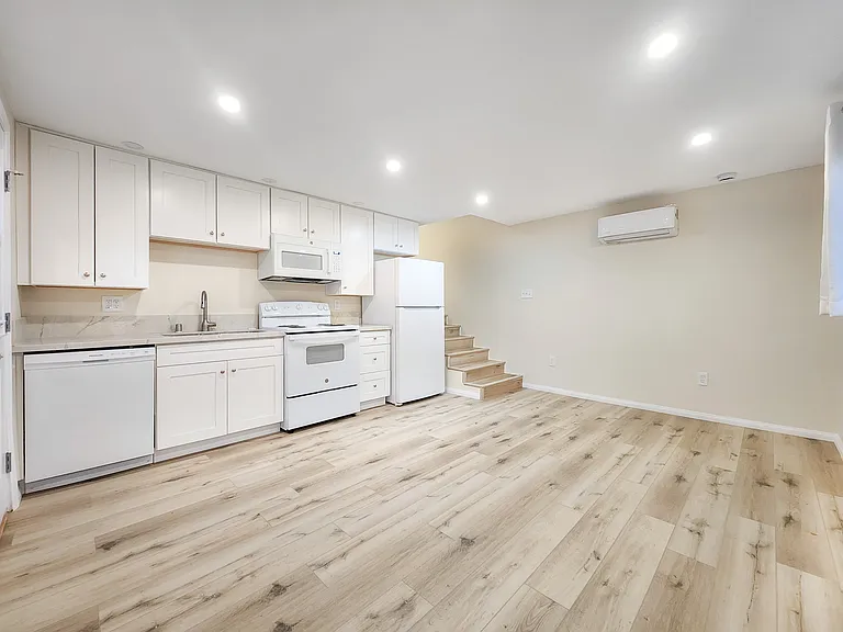 605 Penelope Dr — Photo 3