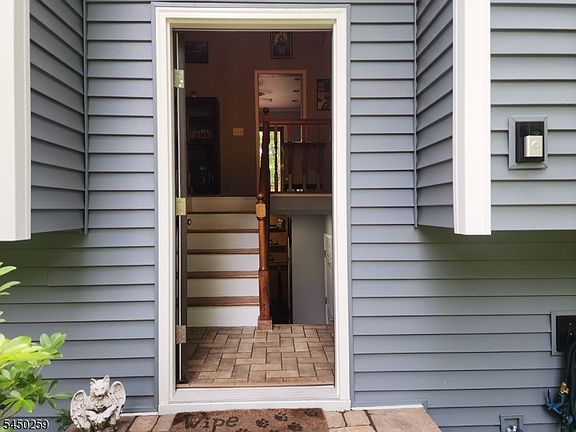 4th image of 11 Hillsdale Dr