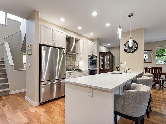 4th image of 49-2603 162nd St #49
