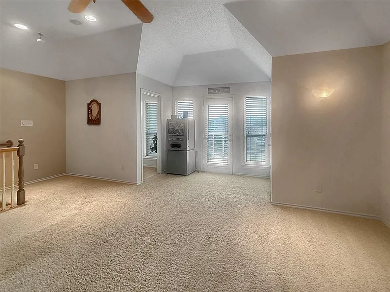 10717 Greenview Ct — Photo 9