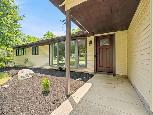 8160 Joyce Rd, Broadview Heights, OH 44147