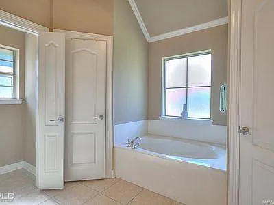 302 Haguewood Cir — Photo 16