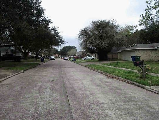 Exterior Neighborhood (street photo)