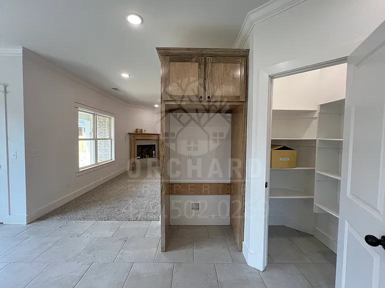 1021 Silver Birch St — Photo 8