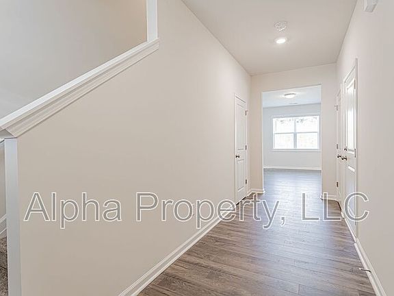 2nd image of 19 Apricot Ln