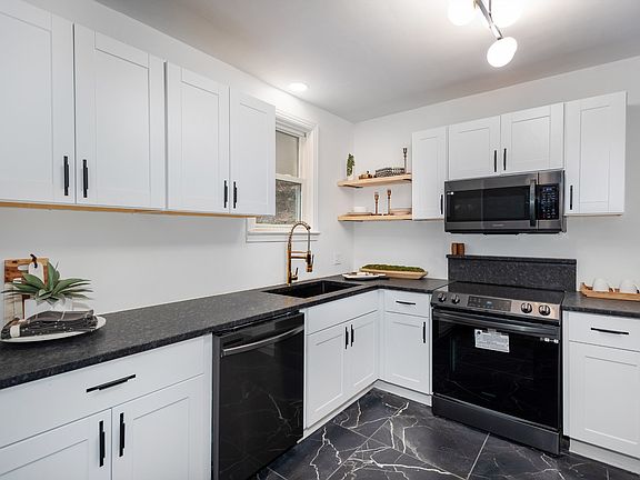 4th image of 303 Bowwood Dr