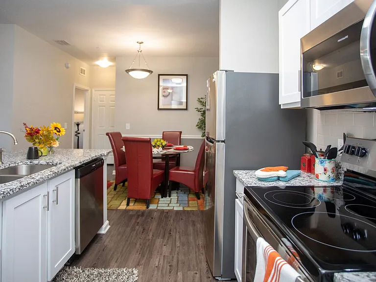 2BR,2BA-969 SF