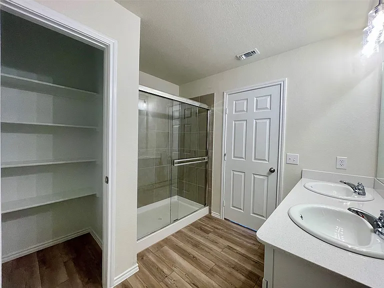 481 Grenada Lake Dr — Photo 18