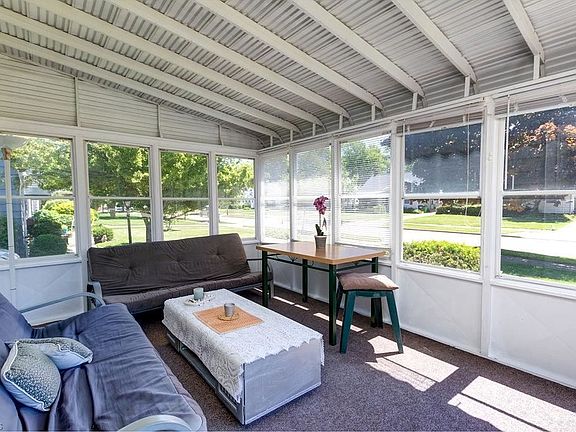 3rd image of 29605 Sylvan Dr