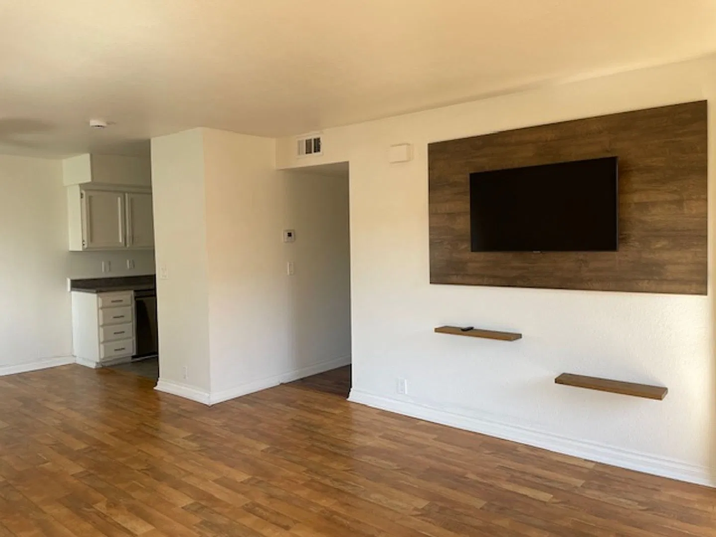Condo-150 Los Angels Ave — Photo 4