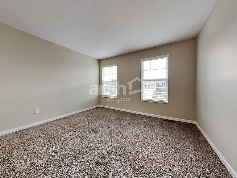 5454 Windsor Ct — Photo 13