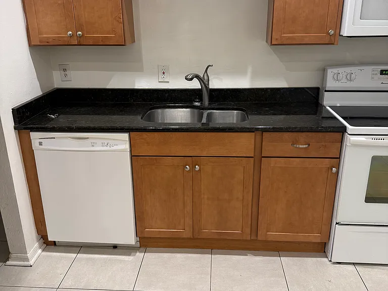 408 NW 5th Ave #B — Photo 10