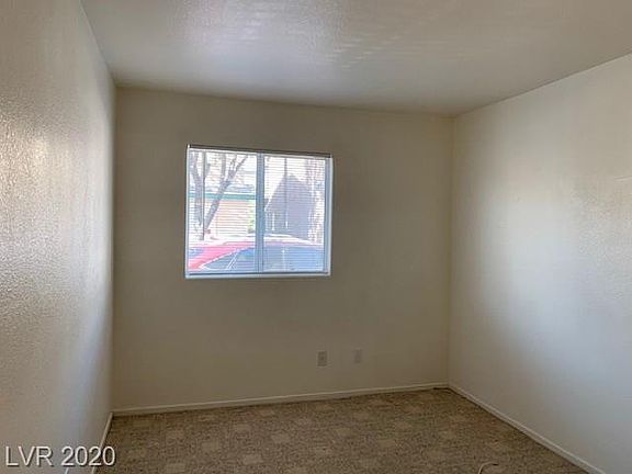 3rd image of 5615 Lago Ct