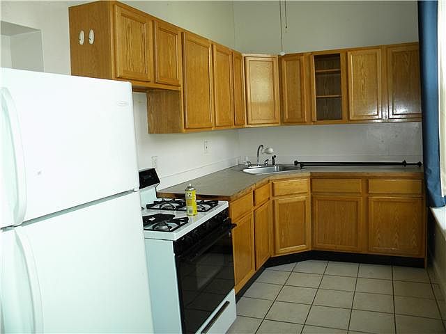 2nd image of 8 W Main St