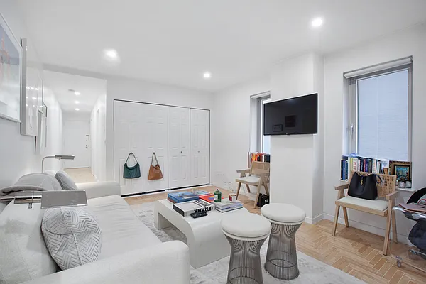 Rented by R New York | media 4