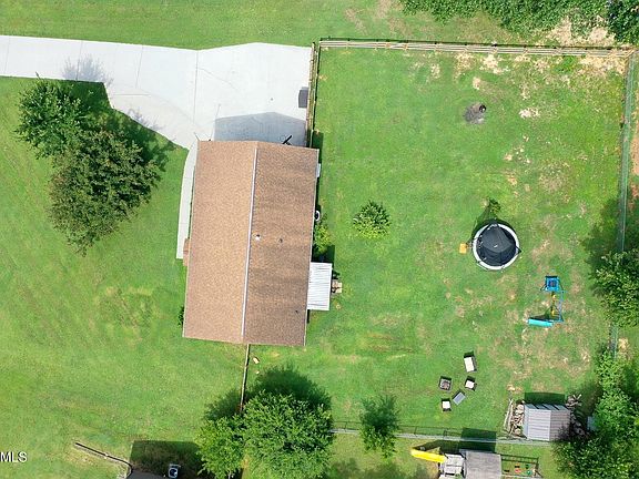 3rd image of 615 Periwinkle Ln
