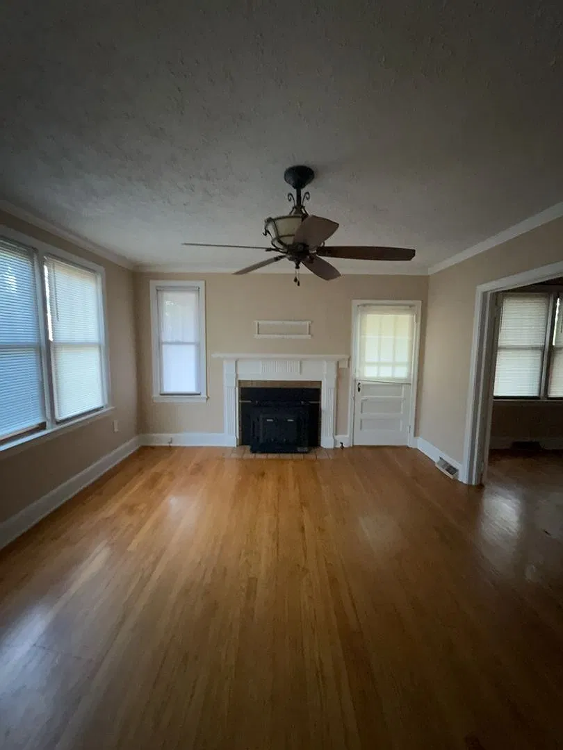 1516 Axtell Dr — Photo 3
