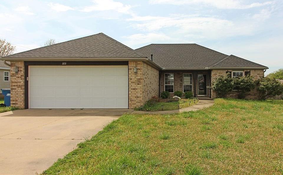 1st image of 808 SW Cheyenne Dr