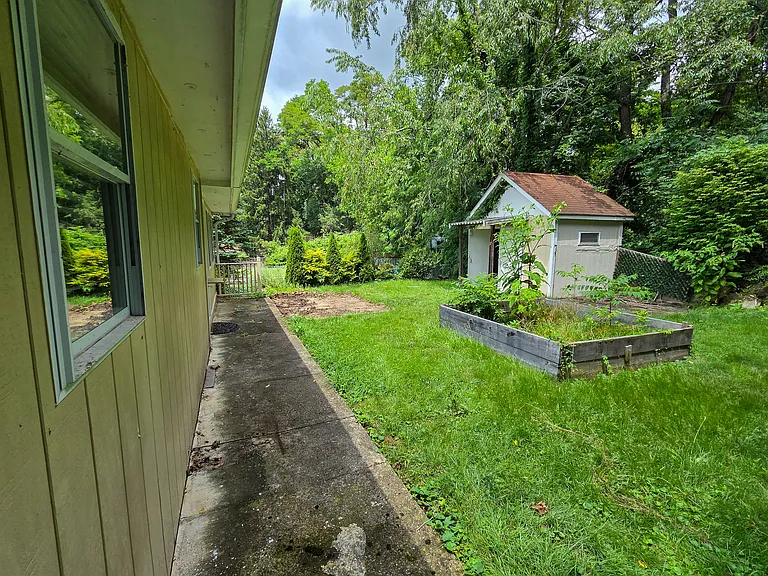151 Mahoning Dr — Photo 46