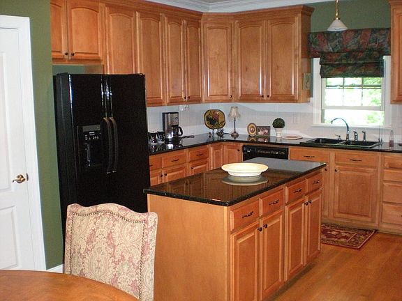 BEAUTIFUL YET FUNCTIONAL KITCHEN