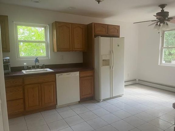 3rd image of 119 Ravenhurst Ave Floor 2