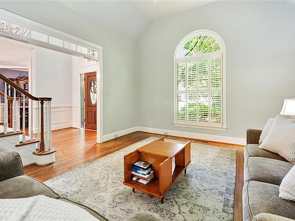 4th image of 8555 Riverbirch Dr