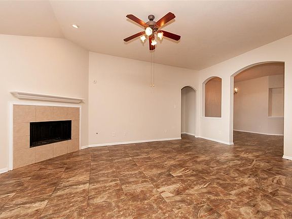 3rd image of 2103 Sailwind Dr