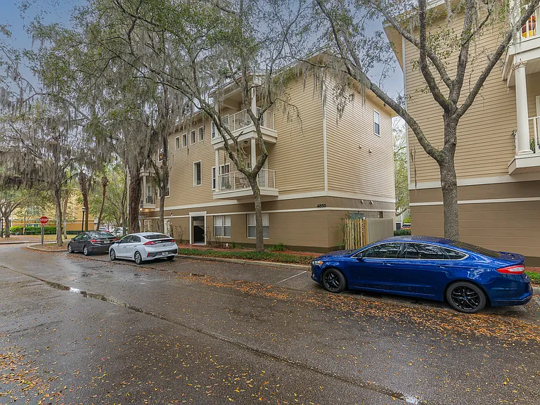 4850 SW 91st Ter #301 — Photo 2