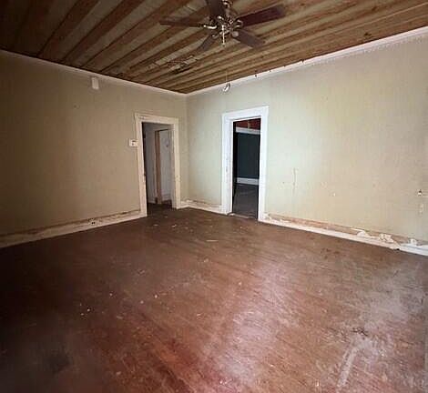 5th image of 211 E Main St