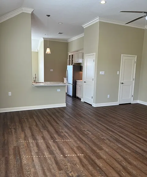 12600 Plassmeyer Pl #B — Photo 2