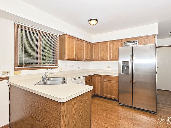 4th image of 145 Lorraine Dr