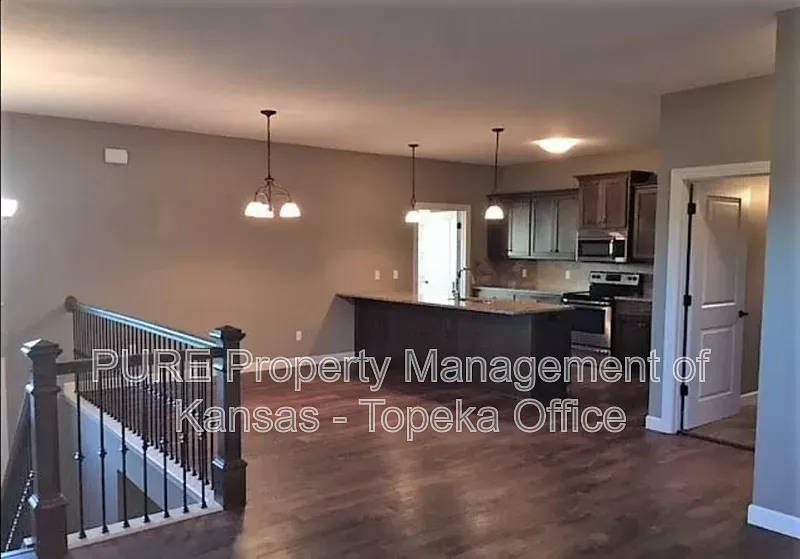 3 bed, 2.0 bath, 2051 sqft, $1,950 — Photo 2