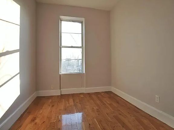 4th image of 1677 Sterling Pl #1-6