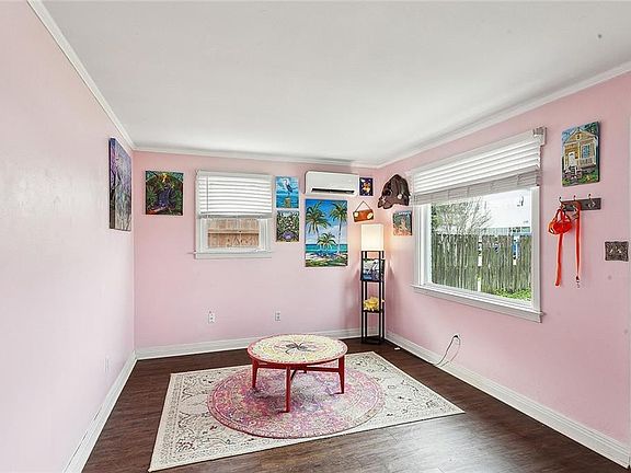 2nd image of 513 Dakin St