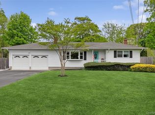 89 Woodlawn Ave, East Moriches, NY 11940