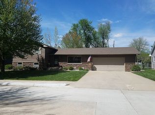9 Eastridge Dr S, York, NE 68467