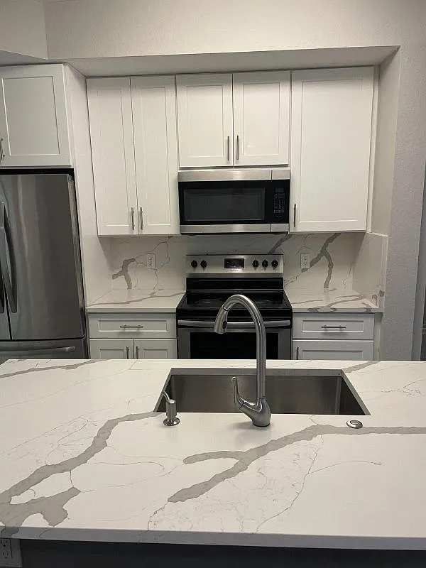 3 bed, 3.0 bath, 1607 sqft, $2,400 — Photo 4