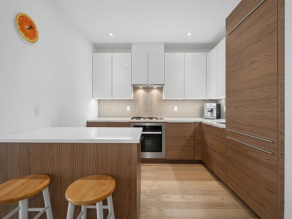 3rd image of 337 E 62nd St #4D