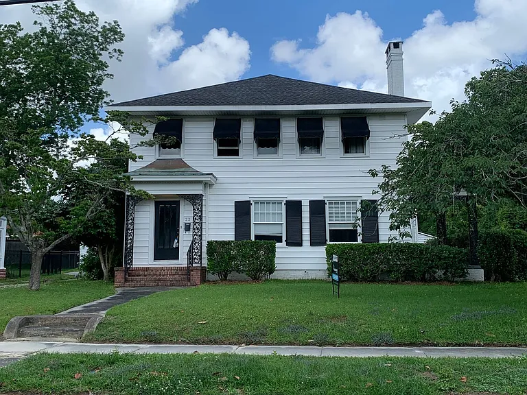 23 Colonial Dr — Photo 1