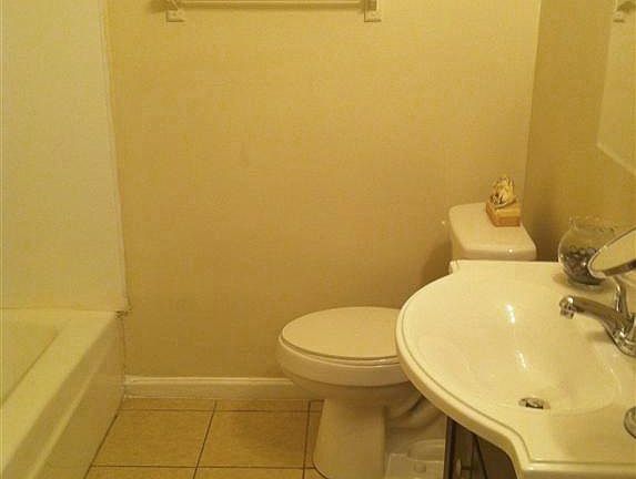 5th image of 4972 Central Dr APT D