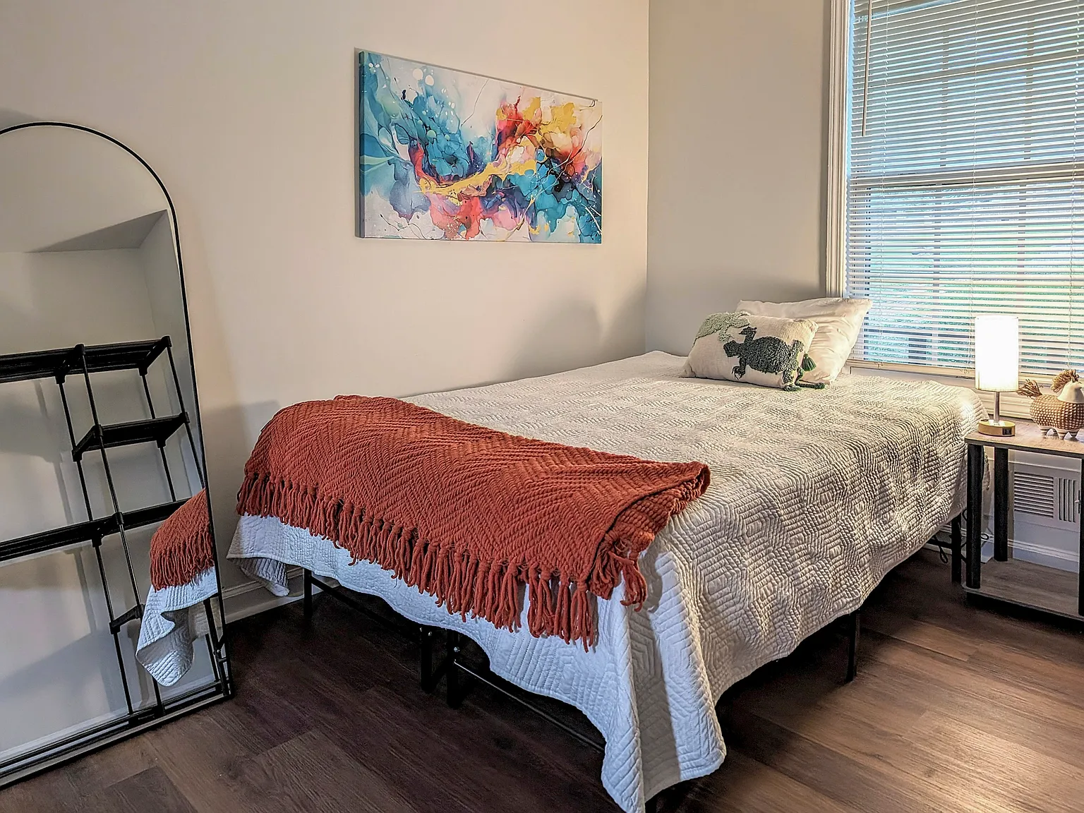 4 bed, 3.0 bath, 2352 sqft, $789 — Photo 3