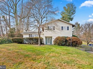 6830 Murray Ln, Annandale, VA 22003